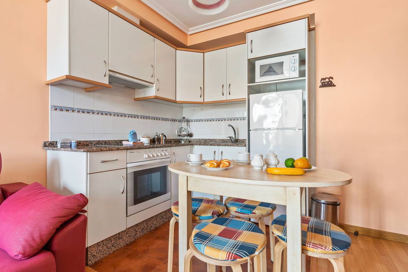 Ganze Wohnung, Ferienwohnung 'Brisas Carlos I I I' mit Balkon und Wi-Fi in Ribadeo, Rías Altas