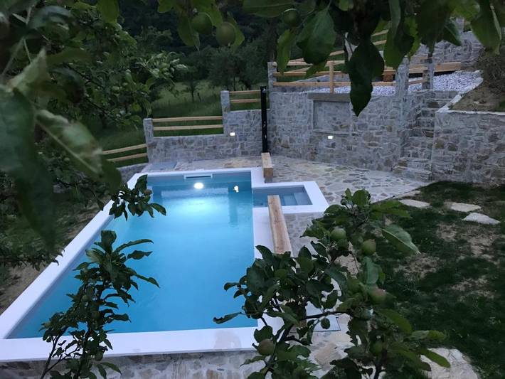 Gîte pour 2 personnes, avec vue ainsi que jardin et piscine à Tolmin