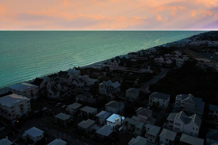 Vacation rental for 7 people, with pool and balcony in Rosemary Beach