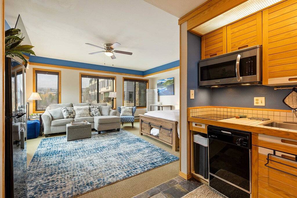Ganze Wohnung, Updated Studio/2 Minute Walk to the Lifts/Shared Hot Tub in Arapahoe Basin