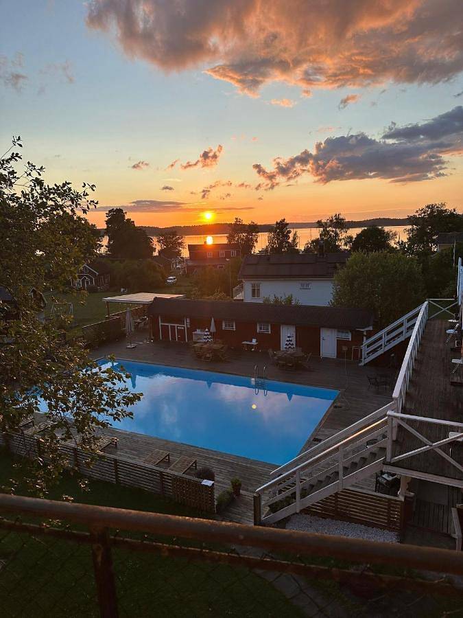Ferienhaus für 2 Personen, mit Terrasse und Garten sowie Pool und Sauna in Ljusterö