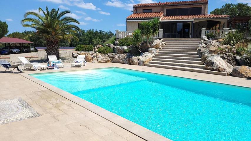 Maison d’hôte pour 2 personnes, avec piscine ainsi que jardin et terrasse