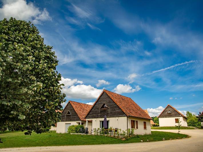 Village vacances pour 6 personnes, avec bassin pour enfant ainsi que terrasse et jardin dans le Sud de la France - 2