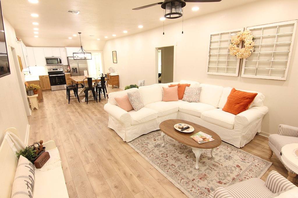 Fully Remodeled! Three minute Walk to the Pioneer Woman Merc! in Pawhuska, Oklahoma