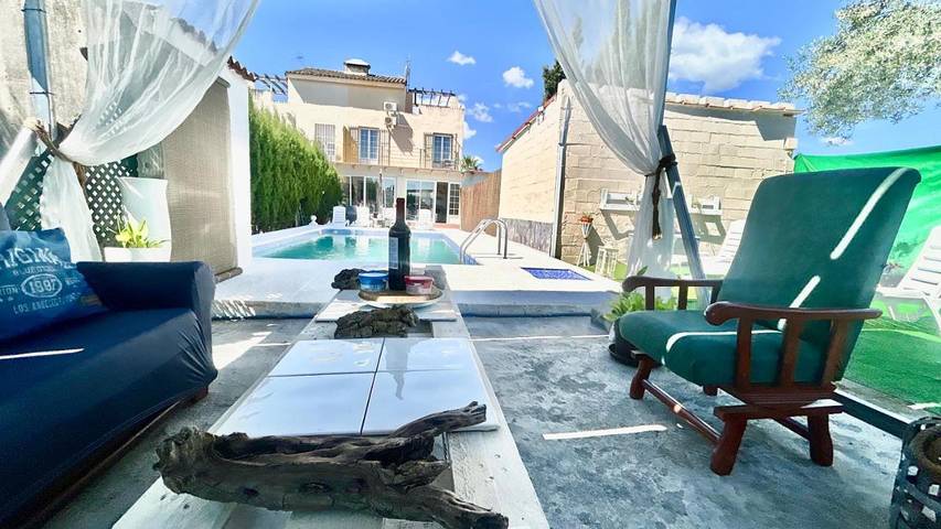 Casa rural para 6 personas, con Balcón y Terraza además de Jardín y Piscina en Guillena - 4