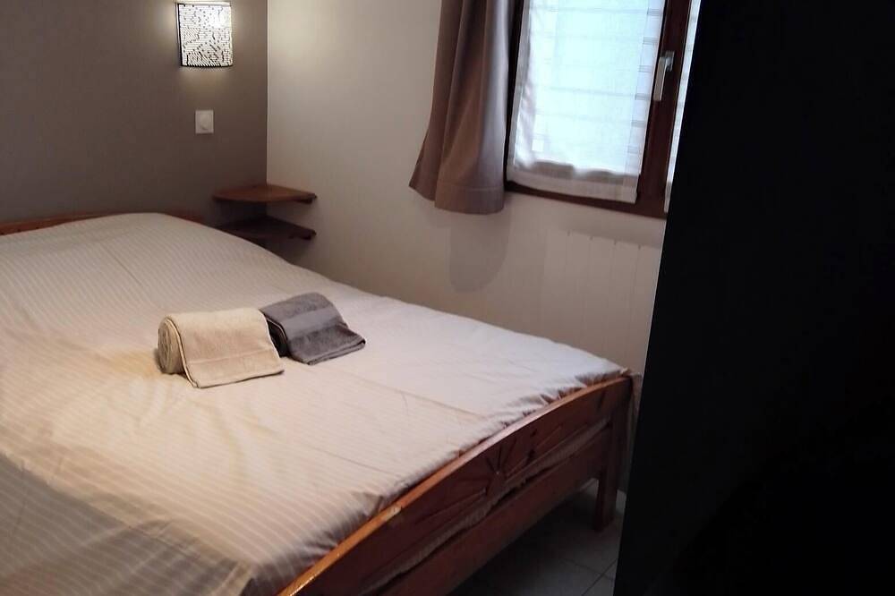 Entire apartment, Feel like a lake? Le Lauzon, beautiful T2 with terrace, parking, close to the lake. in Savines-le-Lac, Écrins National Park