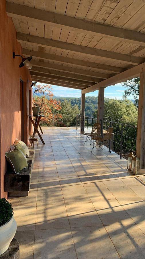 Location de vacances pour 2 personnes, avec vue et jardin à Châteauvert