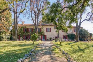 Location de vacances pour 40 personnes, avec piscine à Aimargues
