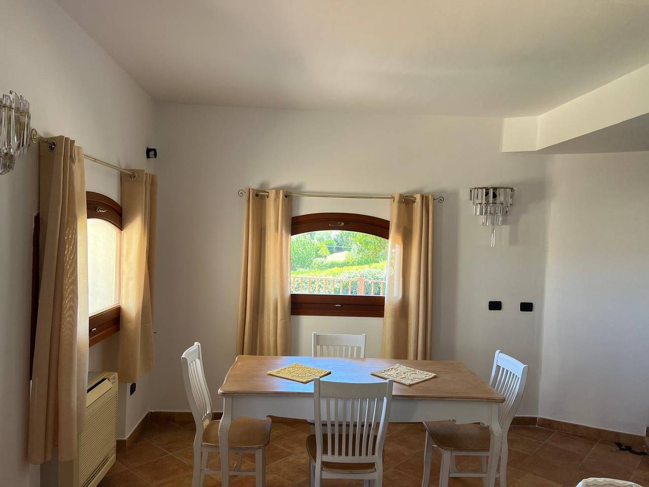 Villa 'Oriana' con terrazza privata, giardino privato e aria condizionata in Porto San Paolo, Loiri Porto San Paolo