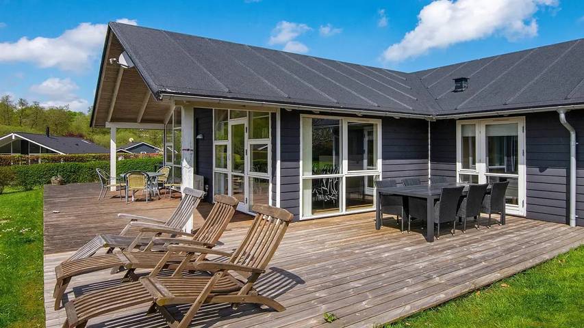 Ferienhaus für 13 Personen, mit Whirlpool und Terrasse sowie Sauna in Løjt - 2