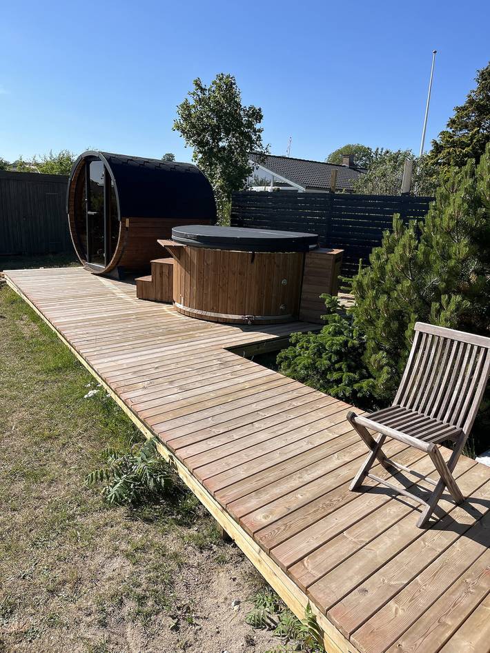 Ferieudlejning for 7 personer, med Terrasse og Have samt Sauna i Følle Strand