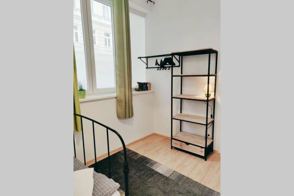 Ganze Wohnung, Two-Bedroom Apartment in Wieden (Wien Bundesland), Wien