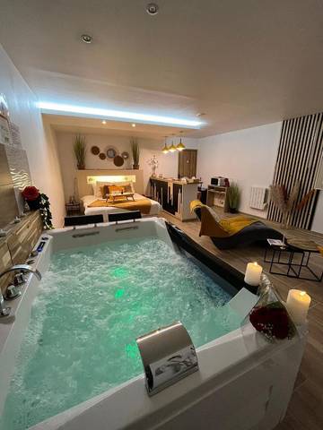 Cottage pour 2 personnes, avec jacuzzi et terrasse à La Bassée