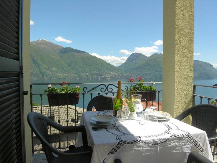 Ferienwohnung für 5 Personen, mit Balkon und Ausblick sowie Seeblick in Santa Maria Rezzonico