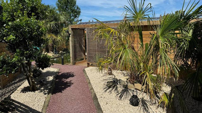 Location de vacances pour 2 personnes, avec sauna et jacuzzi ainsi que jardin et terrasse à Juilley - 4