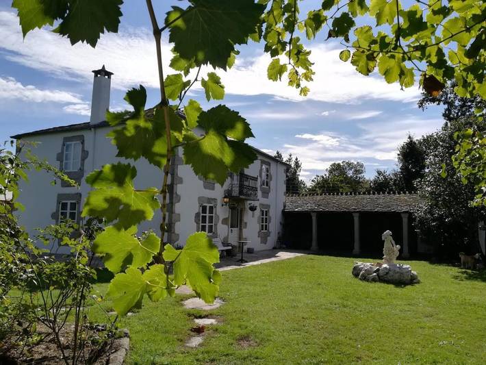 Casa rural con piscina para 10 personas, con piscina y piscina para niños además de jardín y vistas en Provincia de Lugo