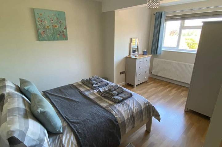 Cosy dog friendly self contained Annexe ,  near Cheltenham & Cotswolds in Badgeworth, Gloucestershire