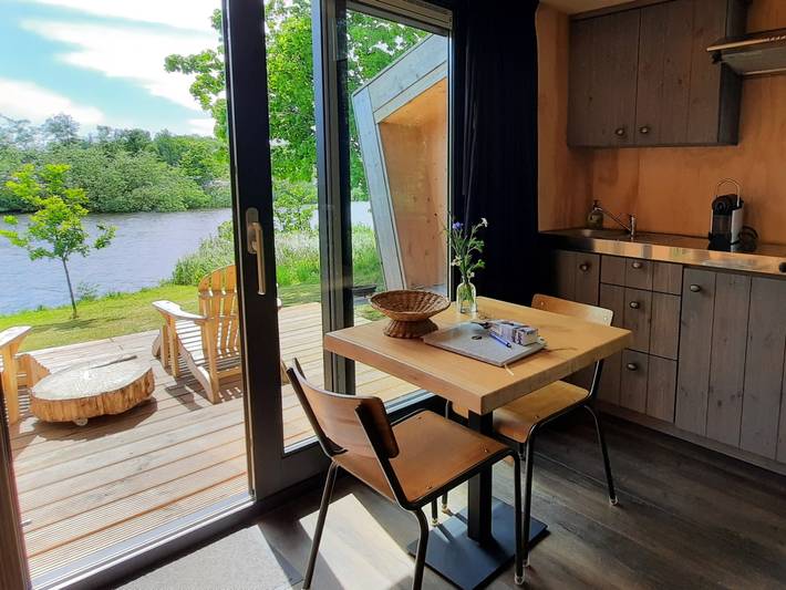 Gemütliches Tiny House für 2 Personen mit Wasserblick und Steg in Friesland in Niederländische Nordsee