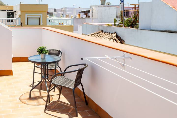 Appartamento intero, Monolocale centrale "Sol" vicino alla spiaggia con terrazza sul tetto e aria condizionata in Barbate, Costa de la Luz