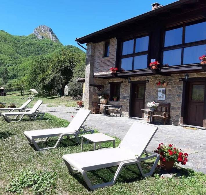 Casa rural para 4 personas, con vistas y jardín, Se admiten mascotas en Parque Natural de Las Ubiñas-La Mesa