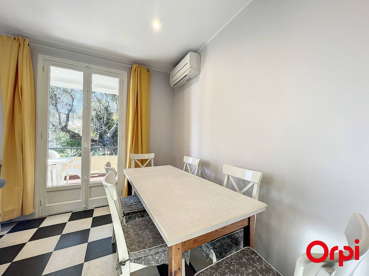 Charming Villa with Garden, 5 Minutes from Beaches and Shops, Peaceful Retreat in Menton, Nice region