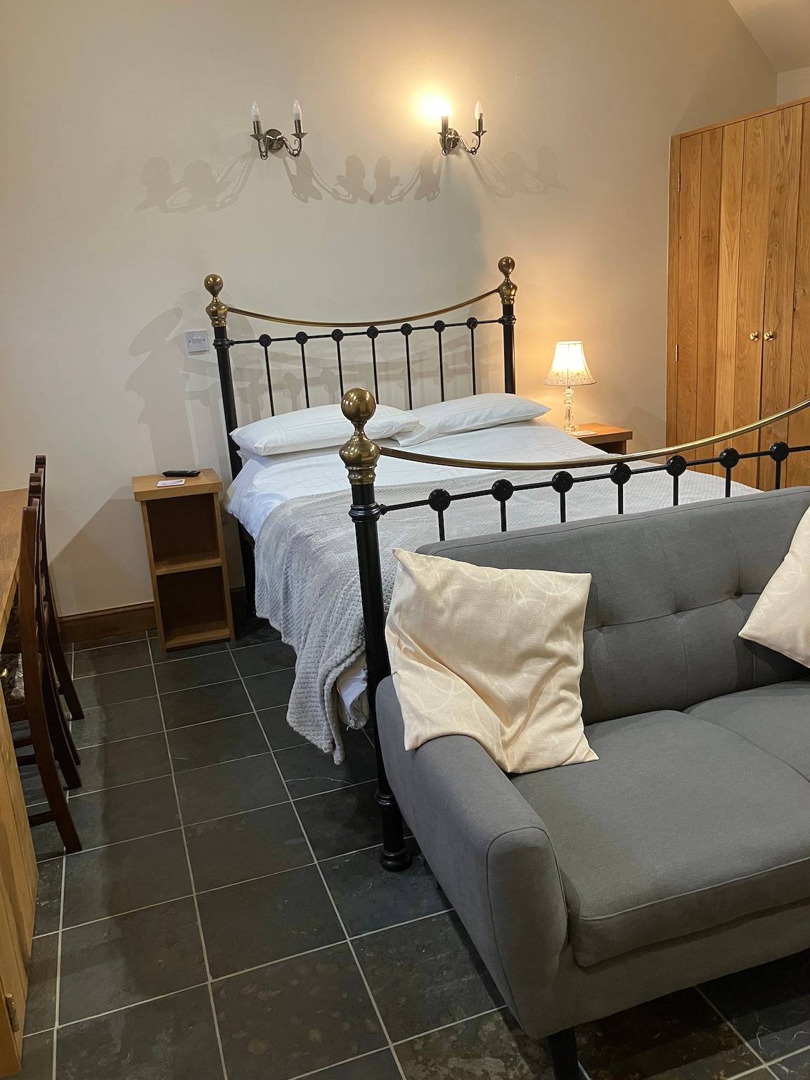Cottage in Nuneaton - Sleeps 2 - Parking - Garden in Hinckley and Bosworth, Heart of England