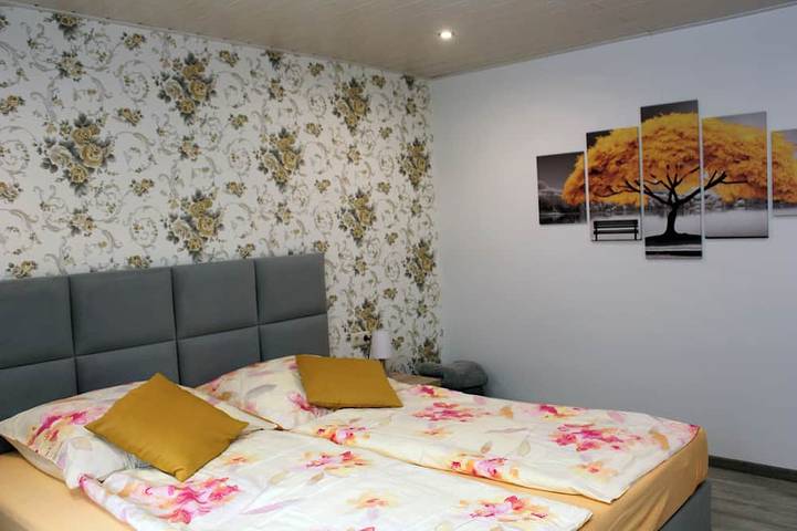 Ganze Wohnung, Ferienwohnung Rosenzimmer in Zotzenheim, Landkreis Mainz-Bingen