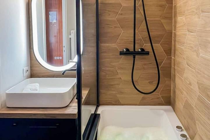 Glamping voor 2 personen, met tuin, met huisdier aan het meer van Annecy