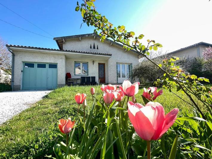 Location de vacances pour 6 personnes, avec Terrasse ainsi que Jardin et Vue à Briatexte
