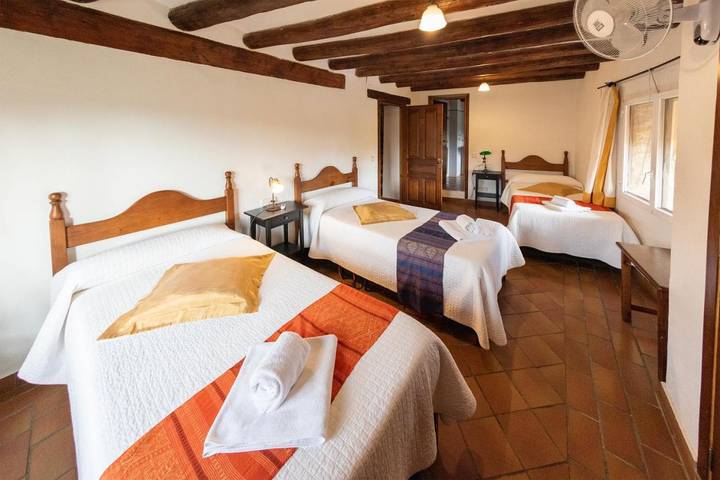 Maison de campagne pour 3 personnes, avec vue et terrasse, animaux acceptés dans Lecina