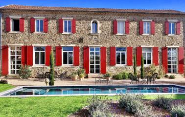 Gîte pour 14 personnes, avec terrasse et piscine à Empurany
