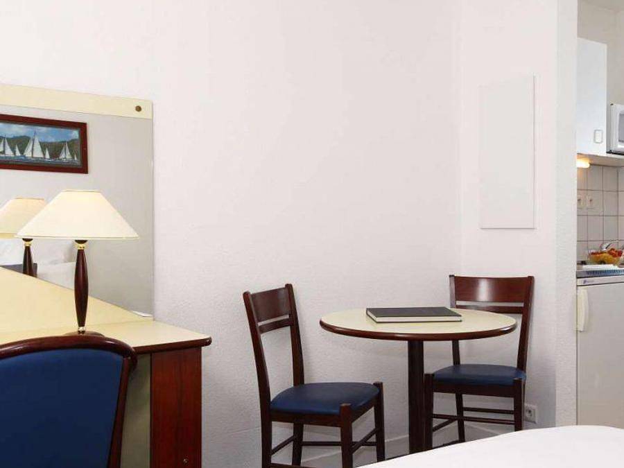 Appart'Hôtel Brest - Studio 2 personnes - Double in Brest, Région de Brest