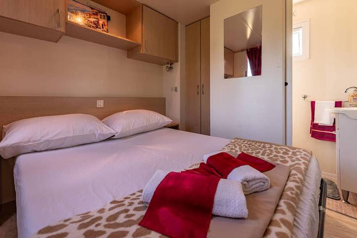 Wunderschönes Haus in Kijani mit Innenpool in Gračac, Zadar