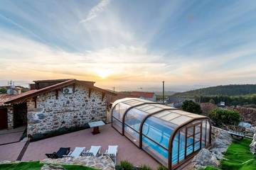 Gîte pour 8 personnes, avec piscine et terrasse dans Aguda
