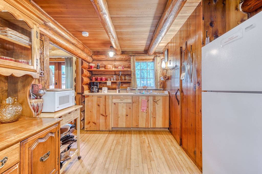 Finden Sie Ruhe und Frieden in dieser Steiner Hütte am Flussufer im Wald! in Welches, Mount Hood