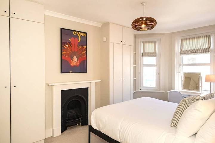 The Pink House - chic holiday cottage in the heart of Eastbourne in Eastbourne, Sussex Oriental