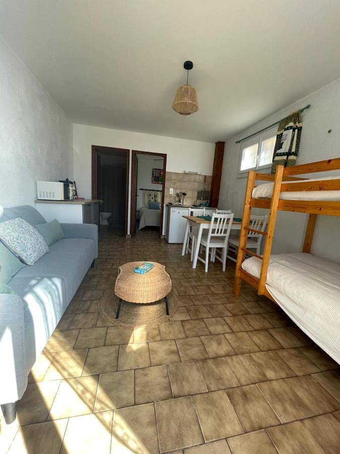 Gîte pour 4 personnes, avec vue ainsi que terrasse et jardin à Caves - 2