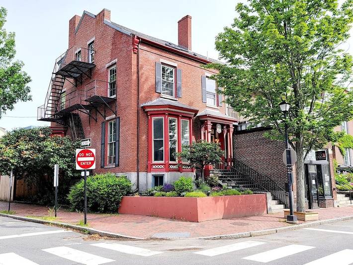 Hotel for 2 people in Portland (ME)