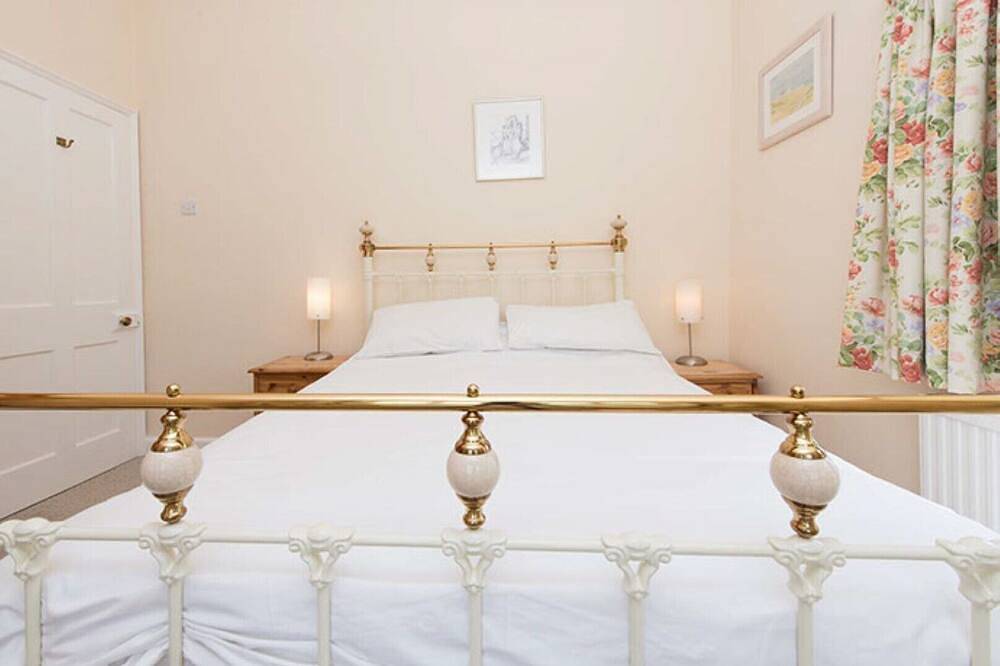 Sali's Orchard - 3 bedrooms, dog friendly, large garden parking in Corfe Castle, Dorset