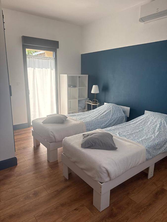 Gîte entier ou chambres dans parc clos avec piscine in Andancette, Région de Valence