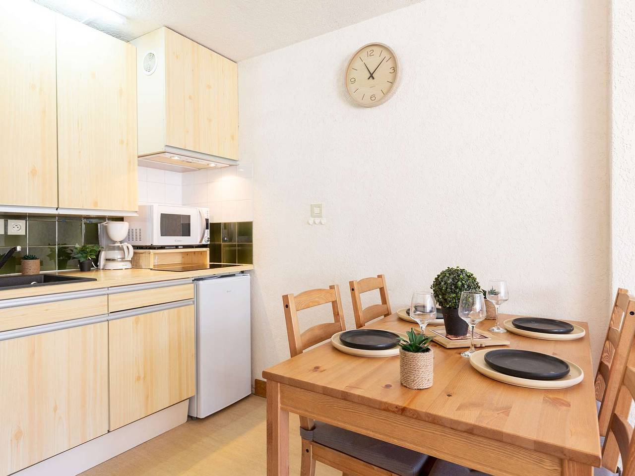 Entire studio, Studio 4 pers. in Saint-Lary Village near center and cable car in Saint-Lary-Soulan, Pyrenees National Park