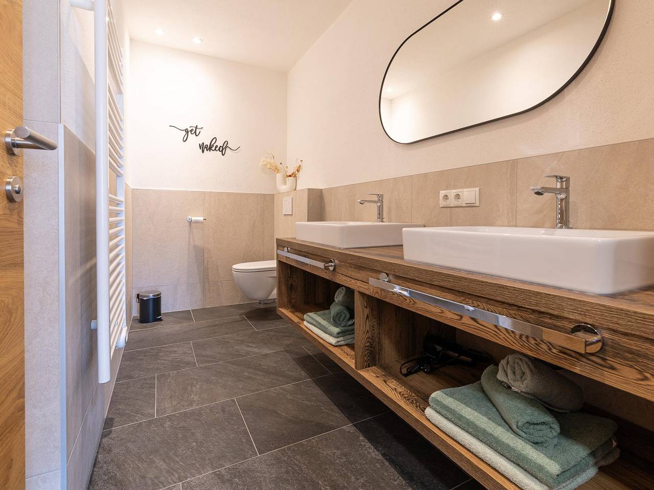 Ganze Wohnung, Modernes Apartment in schöner Lage in Tuxer Alpen, Zellberg