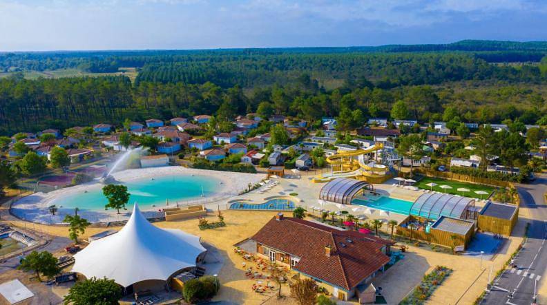 Camping für 6 Personen, mit Whirlpool und Terrasse sowie Garten und Kinderpool in Lit-et-Mixe