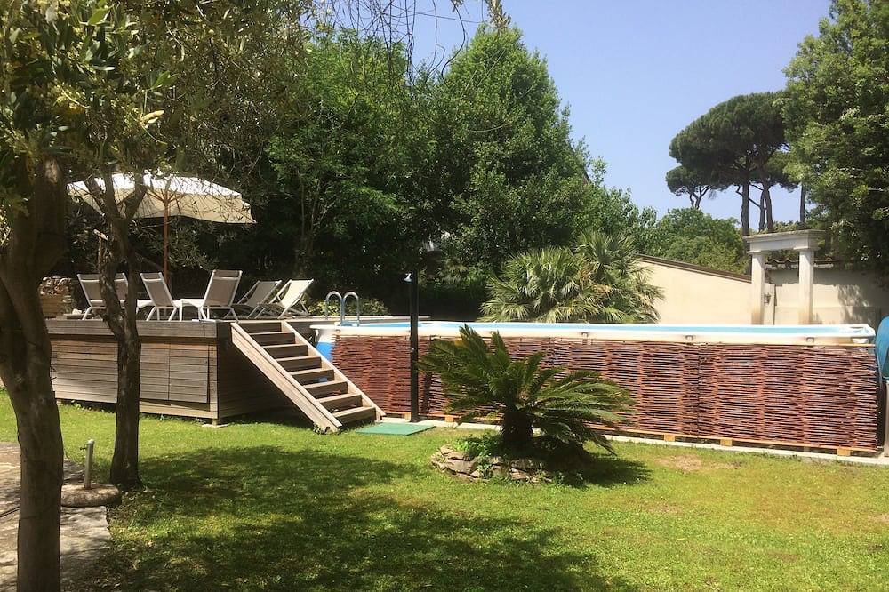 Sehr geräumige Villa in der Toskana mit großem Garten. Strand und Golfplatz zu Fuß erreichbar in Tirrenia, Pisa