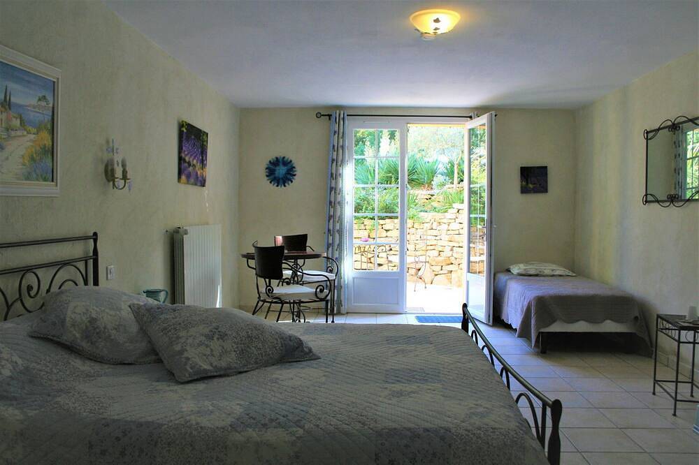 Le Mas des Tarentes between vineyards and forests in Trans-en-Provence, Region de Draguignan