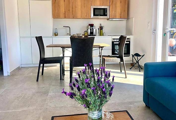 Gîte pour 4 personnes, avec Balcon et Terrasse ainsi que Piscine et Vue dans Plage du Ruppione