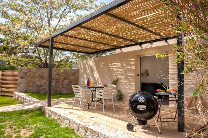 Appartement de vacances entier, Appartement neuf "Magnolia", terrasse pergola, jardin privatif - 2 4 pers in Calvi, Région de Calvi
