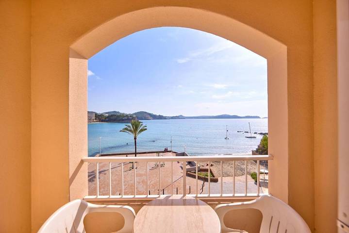 Apartamento para 2 personas, con vistas y terraza en Peguera