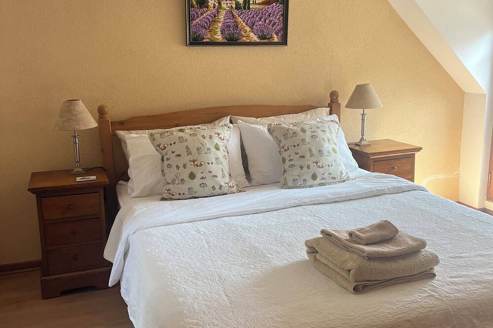 ​Charming 2 bed self-catering cottage with heated pool & panoramic views. in Le Petit-Pressigny, Loches und Umgebung