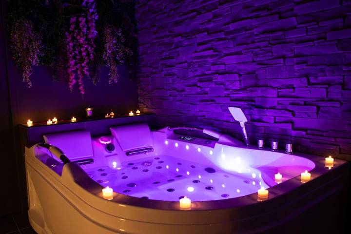 Appartement de vacances pour 2 personnes, avec jacuzzi ainsi que jardin et terrasse